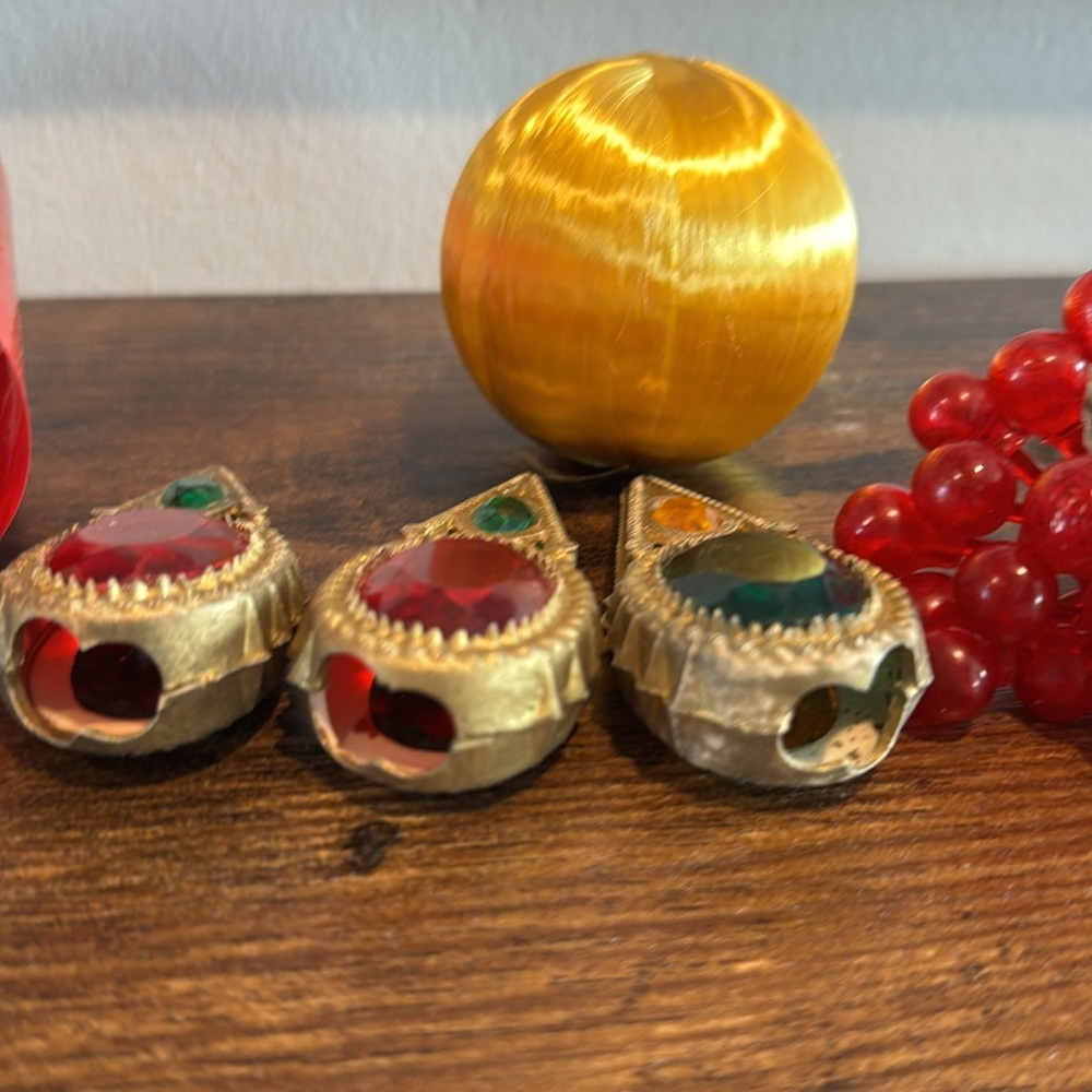 1960’s Vintage Festive Holiday Decor Set - Picture 5 of 8
